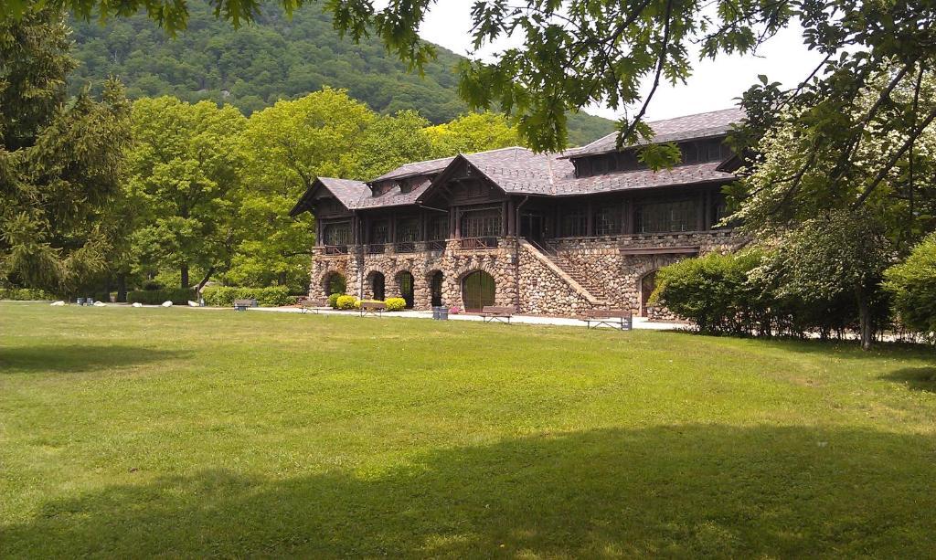 Overlook Lodge And Stone Cottages At Bear Mountain Highland Falls Exterior photo